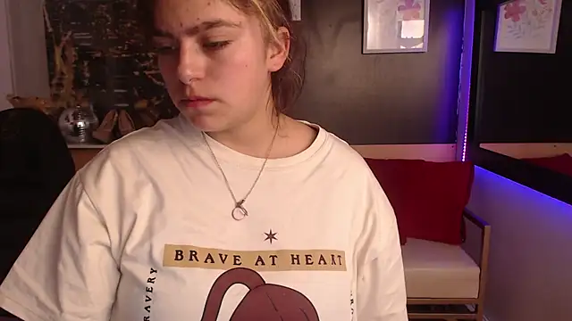 Kitten Cam online show from September 2025 03:41:01 AM