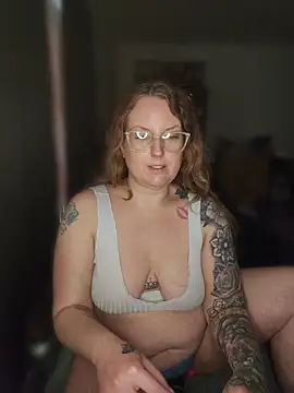 TattedMamaXOXO online show from April 2026 04:37:01 PM