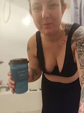 TattedMamaXOXO online show from April 2026 02:04:01 PM