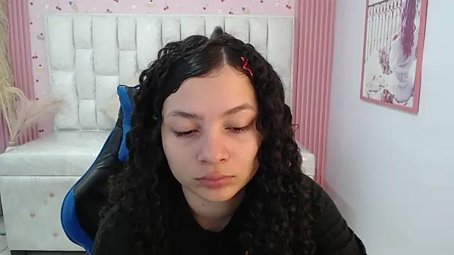 Snapshot of shalon_diaz_s chatting on November 2025 01:18:02 PM shalon diaz s online show from November 2025 01:18:02 PM