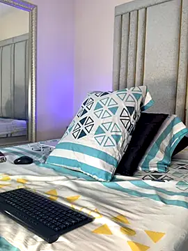 Liincostelloo online show from September 2025 12:43:02 PM