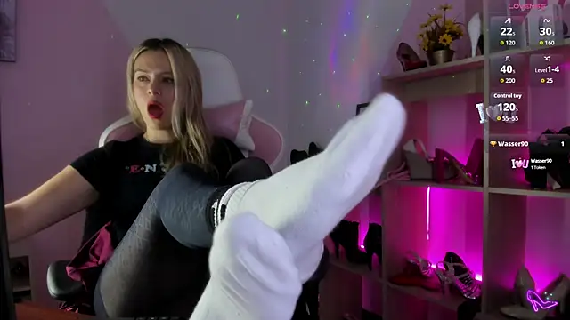 RayaCarr  online show from September 2025 02:06:02 PM