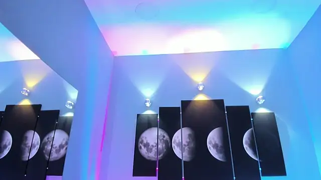 tatii moon online show from September 2025 04:01:02 AM