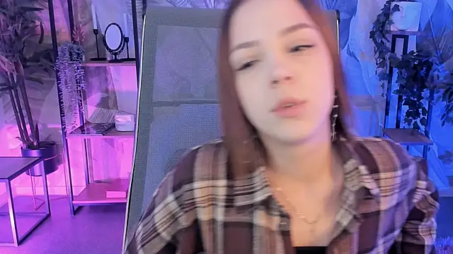 Snapshot of PamBeesly chatting on October 2025 08:49:01 AM PamBeesly online show from October 2025 08:49:01 AM