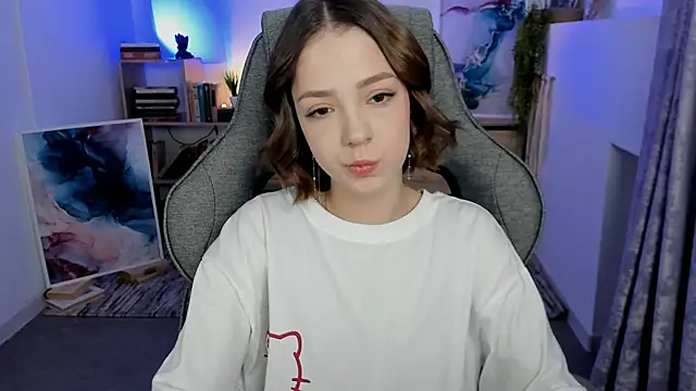 Snapshot of PamBeesly chatting on November 2025 08:35:01 AM PamBeesly online show from November 2025 08:35:01 AM