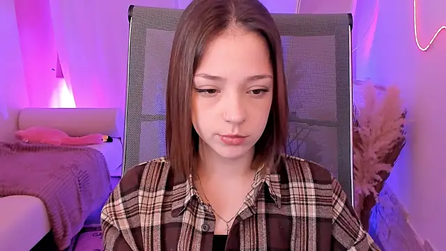 Snapshot of PamBeesly chatting on December 2025 08:30:01 AM PamBeesly online show from December 2025 08:30:01 AM