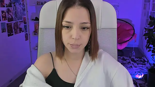 Snapshot of PamBeesly chatting on December 2025 03:20:04 PM PamBeesly online show from December 2025 03:20:04 PM