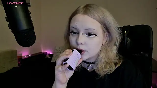 Electro doll online show from March 2025 08:10:02 PM