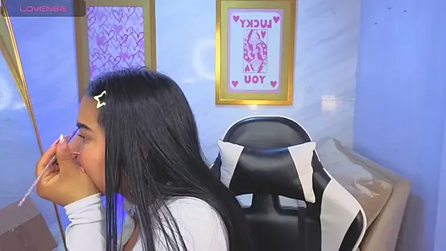 Paulette v online show from March 2026 01:04:02 PM