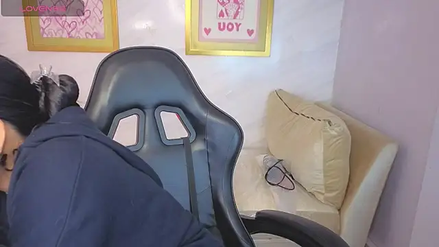 Paulette v online show from April 2026 01:02:02 PM