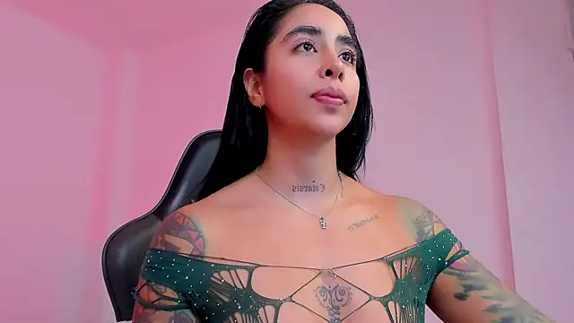 sophierooy22 online show from November 2025 01:33:02 PM