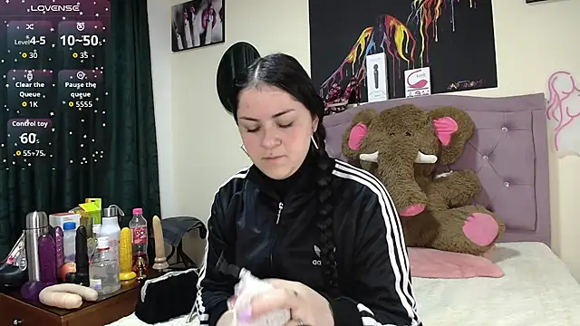 Emmie Hot online show from September 2025 12:06:01 PM