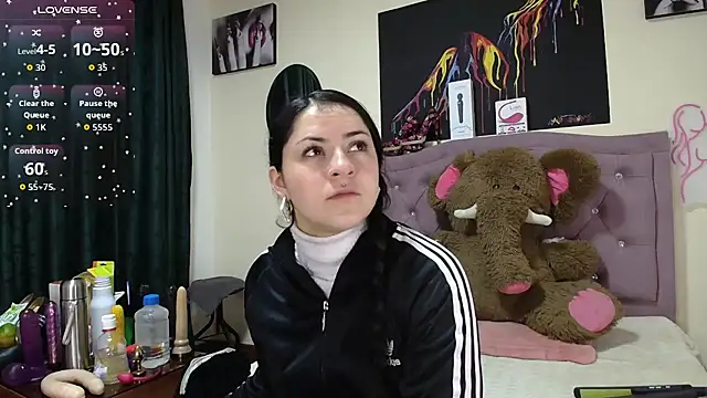 Emmie Hot online show from September 2025 12:07:01 PM