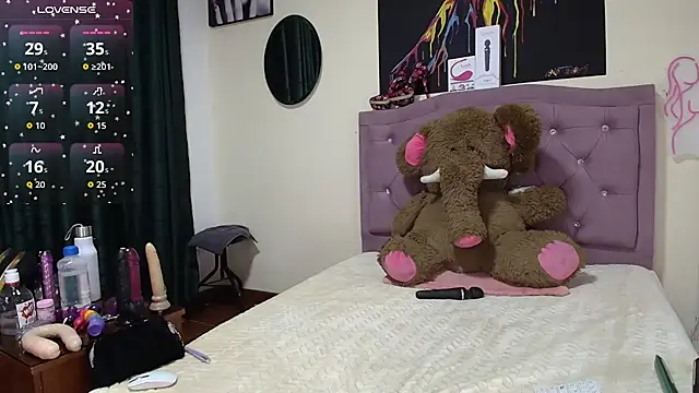 Emmie Hot online show from September 2025 12:09:02 PM