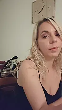 Snapshot of SweetyNinaOff1 chatting on October 2025 01:24:02 AM SweetyNinaOff1 online show from October 2025 01:24:02 AM