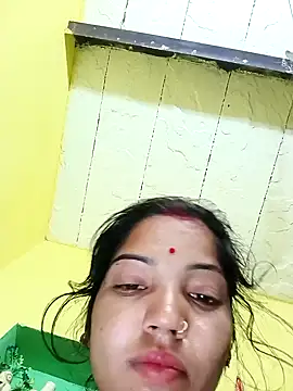 Snapshot of Bhuvi_Bedi chatting on January 2025 11:13:01 PM Bhuvi Bedi online show from January 2025 11:13:01 PM