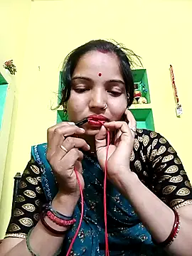 Snapshot of Bhuvi_Bedi chatting on February 2025 03:38:01 PM Bhuvi Bedi online show from February 2025 03:38:01 PM