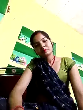 Snapshot of Bhuvi_Bedi chatting on February 2025 04:51:01 PM Bhuvi Bedi online show from February 2025 04:51:01 PM