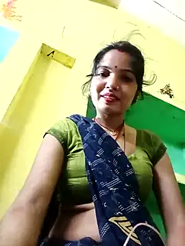 Snapshot of Bhuvi_Bedi chatting on February 2025 11:23:02 PM Bhuvi Bedi online show from February 2025 11:23:02 PM