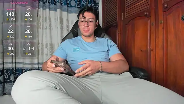 Snapshot of Amon__ashford chatting on February 2026 01:54:01 AM Amon ashford online show from February 2026 01:54:01 AM