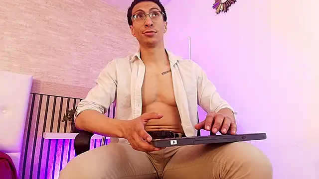 ApoloCruz online show from December 2025 04:21:01 AM