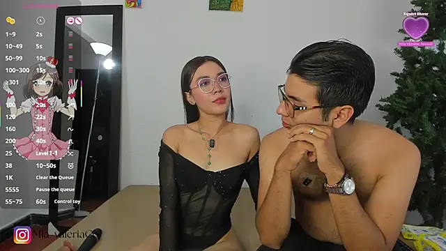 Snapshot of MarioandMia chatting on October 2025 08:42:02 PM MarioandMia online show from October 2025 08:42:02 PM