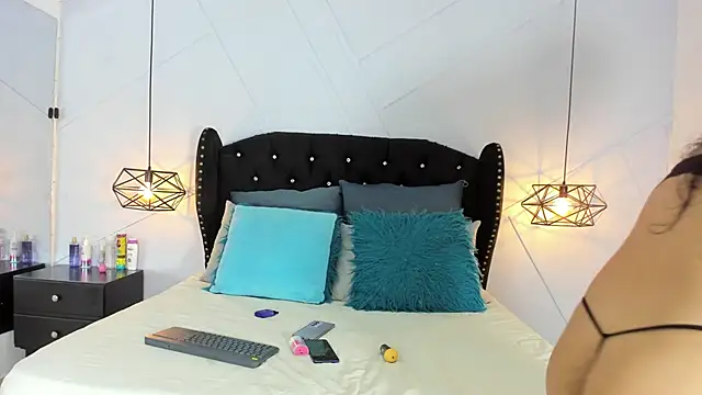 Snapshot of couple_latin69 chatting on February 2025 07:31:02 PM couple latin69 online show from February 2025 07:31:02 PM