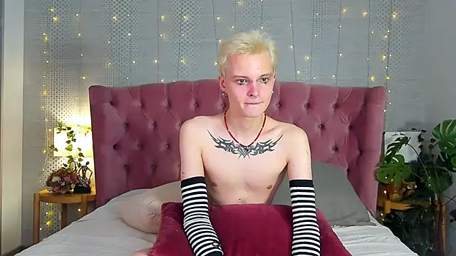 Snapshot of DemianEnglen chatting on January 2025 12:17:01 AM DemianEnglen online show from January 2025 12:17:01 AM