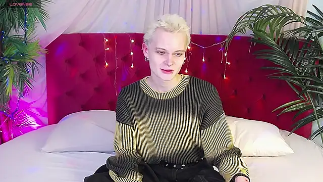 Snapshot of DemianEnglen chatting on February 2025 08:37:01 PM DemianEnglen online show from February 2025 08:37:01 PM