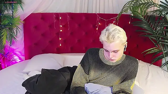 Snapshot of DemianEnglen chatting on February 2025 02:38:01 AM DemianEnglen online show from February 2025 02:38:01 AM