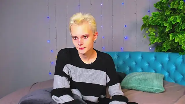 Snapshot of DemianEnglen chatting on February 2025 08:41:01 PM DemianEnglen online show from February 2025 08:41:01 PM