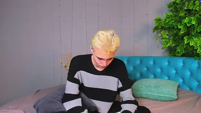 Snapshot of DemianEnglen chatting on February 2025 02:47:01 AM DemianEnglen online show from February 2025 02:47:01 AM