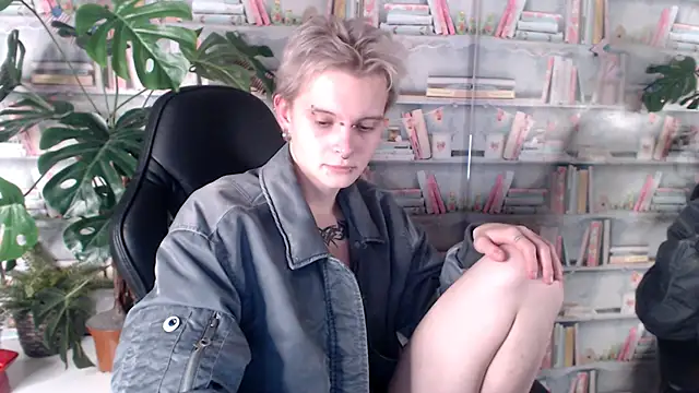 Snapshot of DemianEnglen chatting on March 2025 08:32:02 PM DemianEnglen online show from March 2025 08:32:02 PM