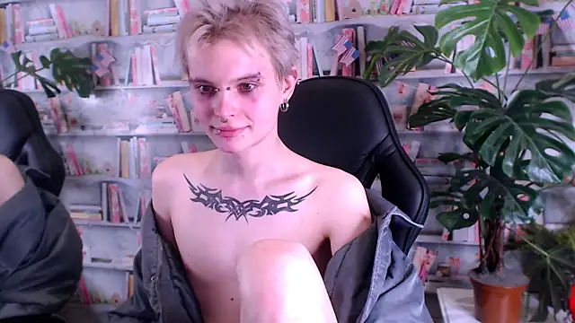 Snapshot of DemianEnglen chatting on March 2025 05:35:01 AM DemianEnglen online show from March 2025 05:35:01 AM