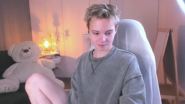 Snapshot of DemianEnglen chatting on September 2025 06:18:02 PM DemianEnglen online show from September 2025 06:18:02 PM