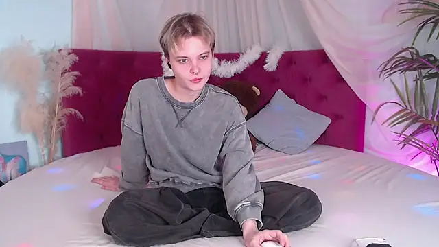 Snapshot of DemianEnglen chatting on September 2025 09:51:01 PM DemianEnglen online show from September 2025 09:51:01 PM