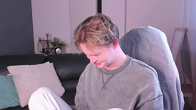 Snapshot of DemianEnglen chatting on October 2025 09:59:01 PM DemianEnglen online show from October 2025 09:59:01 PM