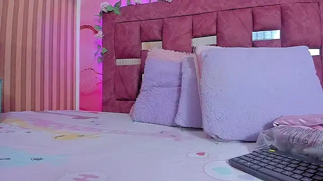 scarlett  evans  online show from September 2025 06:21:01 PM