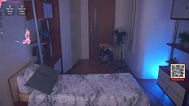 LynetHakes online show from October 2025 04:33:01 AM