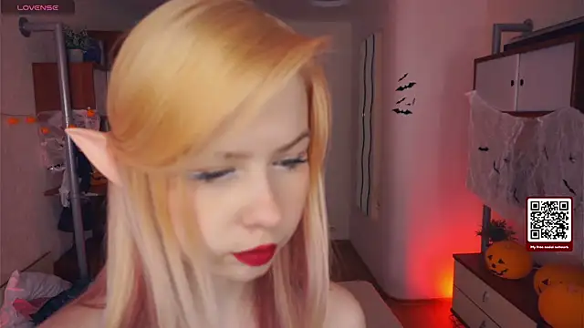 LynetHakes online show from October 2025 04:26:01 AM