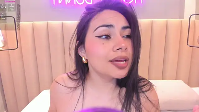 Snapshot of Naomymonroe_ chatting on September 2025 09:50:01 PM Naomymonroe online show from September 2025 09:50:01 PM