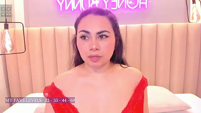 Snapshot of Naomymonroe_ chatting on October 2025 09:50:02 PM Naomymonroe online show from October 2025 09:50:02 PM