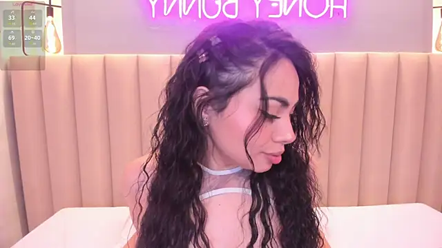 Snapshot of Naomymonroe_ chatting on November 2025 09:48:02 PM Naomymonroe online show from November 2025 09:48:02 PM