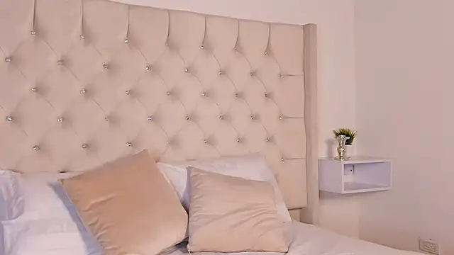 bella bloomg online show from January 2025 07:24:01 PM