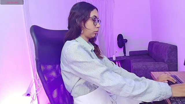 RenataLujan  online show from January 2025 04:17:02 PM