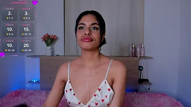 Snapshot of Cameron_Lovee chatting on October 2025 03:43:01 AM Cameron Lovee online show from October 2025 03:43:01 AM