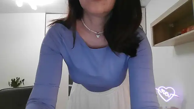 Victoria Glam online show from February 2025 04:50:01 PM