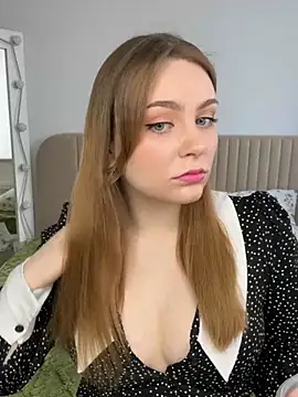 Snapshot of MiaM00N chatting on February 2025 07:20:01 AM MiaM00N online show from February 2025 07:20:01 AM