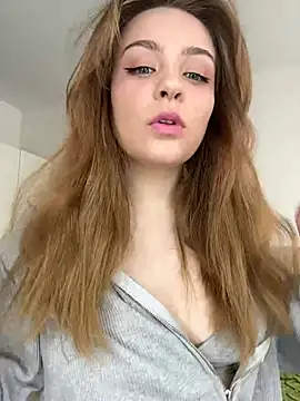 Snapshot of MiaM00N chatting on March 2025 07:15:01 AM MiaM00N online show from March 2025 07:15:01 AM