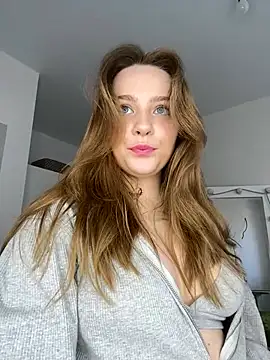 Snapshot of MiaM00N chatting on March 2025 11:01:02 AM MiaM00N online show from March 2025 11:01:02 AM